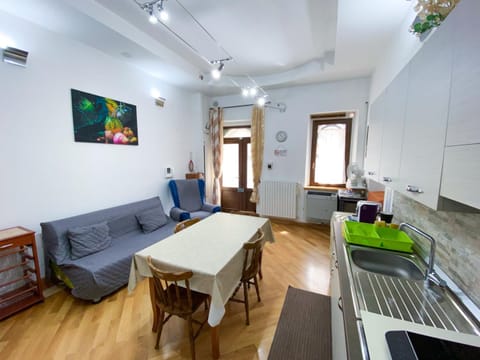 Facade/entrance, Kitchen or kitchenette