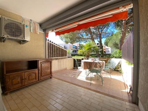 Patio, Garden view, Meals
