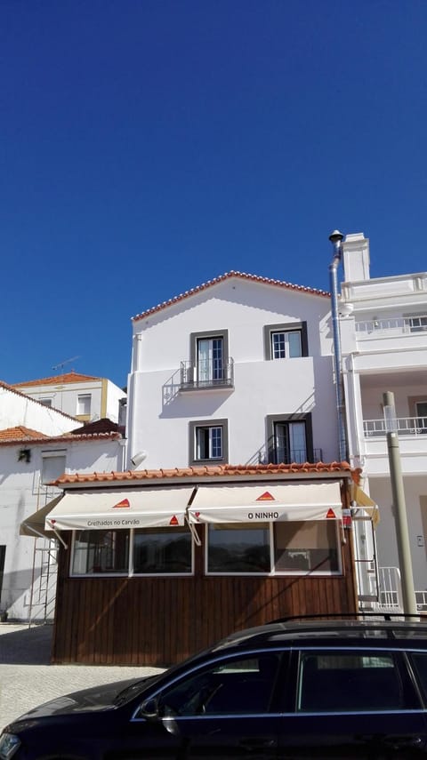 Property building, Restaurant/places to eat, Parking