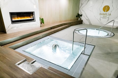 Property building, Spa and wellness centre/facilities