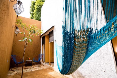 Property building, Patio, Day, Garden, Balcony/Terrace, Garden view