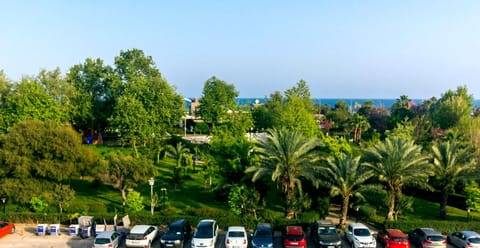 Hiking, Cycling, Pets, City view, Sea view, Family