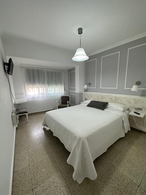 Bed, TV and multimedia, heating