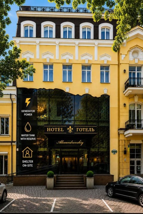 Property building, Day, Property logo or sign, Logo/Certificate/Sign, Street view, Location, Certificate/Award, Parking