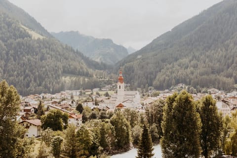 View (from property/room), Balcony/Terrace, City view, Garden view, Landmark view, Mountain view, River view