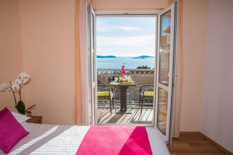 Bed, Bedroom, Sea view