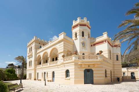 Property building, Facade/entrance, Landmark view