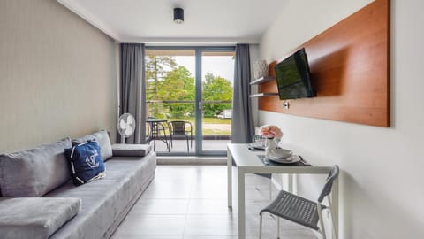 TV and multimedia, Seating area, Dining area