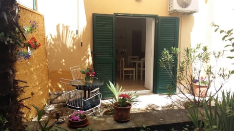 Garden, Balcony/Terrace