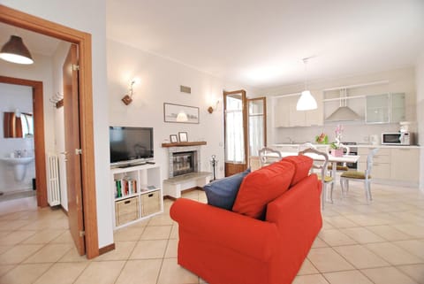TV and multimedia, Living room, Decorative detail, Seating area, Area and facilities