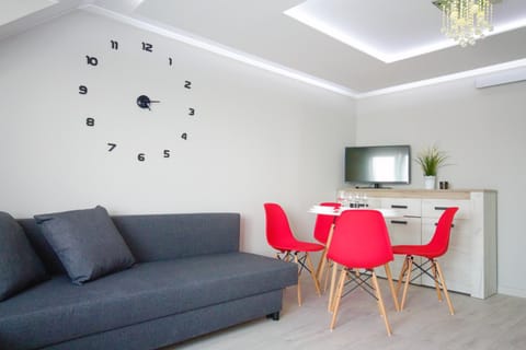 TV and multimedia, Living room, Photo of the whole room, Seating area, Dining area