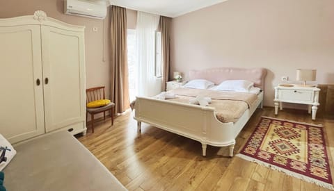 Bed, Bedroom, air conditioner