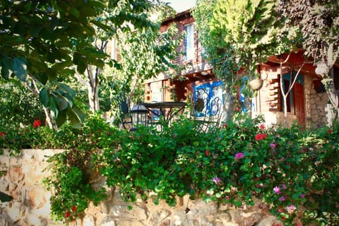 Property building, Facade/entrance, Garden
