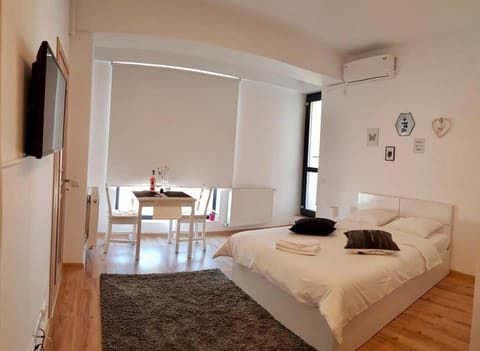 Bed, Living room, Seating area