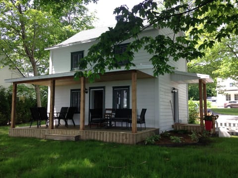 Property building, Patio, River view, sunbed