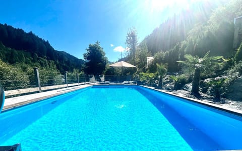 Swimming pool, sunbed