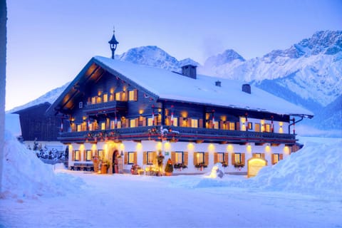 Facade/entrance, Winter