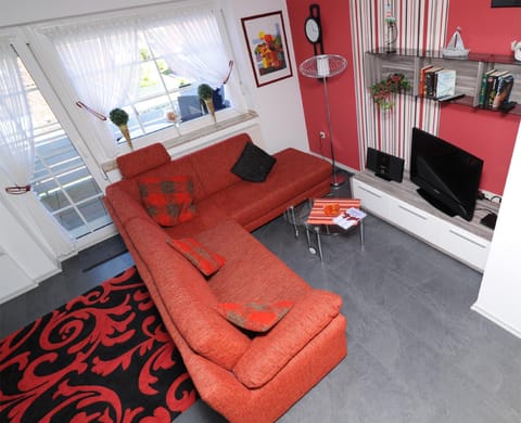 Photo of the whole room, Decorative detail