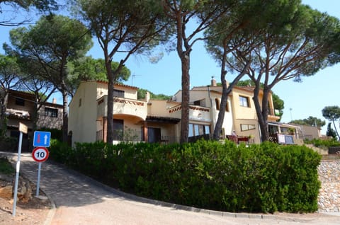 Property building, Facade/entrance, Off site