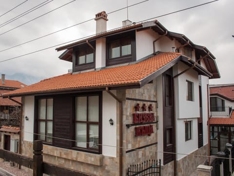 Property building, Facade/entrance, Summer
