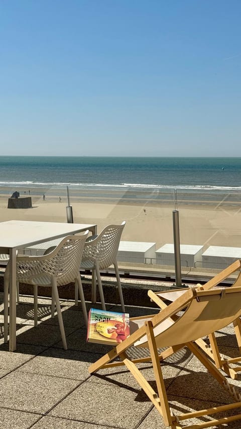 Balcony/Terrace, Dining area, Beach, Sea view, sunbed