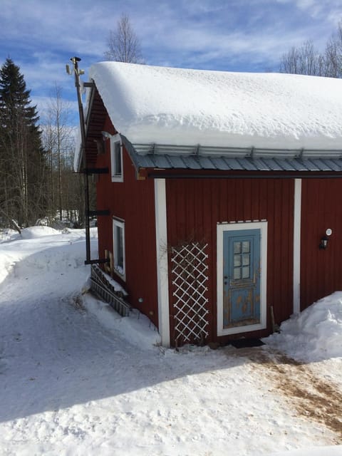 Facade/entrance, Day, Winter, On site