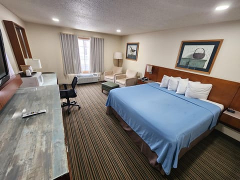 Bed, TV and multimedia, Photo of the whole room, Seating area, Bedroom, hair dresser