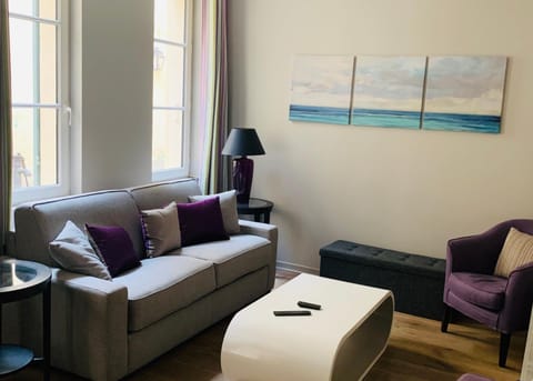 Appartement Versailles quartier Notre Dame au pied du Chateau avec Parking Apartment in Versailles