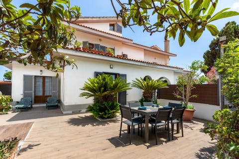 Property building, Patio, Spring, Day, Garden, View (from property/room), Dining area, Garden view