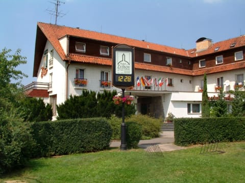 Property building, Day, Garden