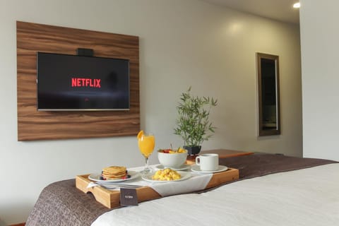 TV and multimedia, Breakfast, room service