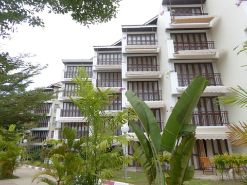 Facade/entrance, Balcony/Terrace, Garden view