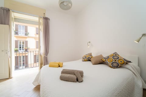 Nearby landmark, Bed, Photo of the whole room, Bedroom, towels