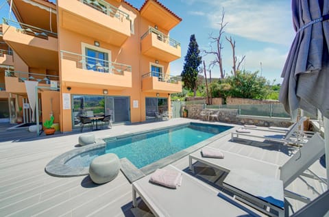 Property building, Day, Neighbourhood, Natural landscape, View (from property/room), Guests, Pool view, Area and facilities, Swimming pool, Swimming pool, Entertainment, Breakfast, children, young children, older children, Family, shuttle, sunbed, VIP