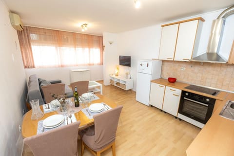 Living room, Seating area, Dining area, Communal kitchen, minibar, pet friendly, stove