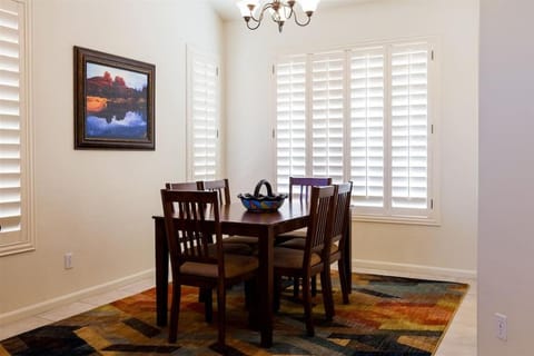 Gated Ocotillo house, pool heater, BBQ, golf views House in Chandler