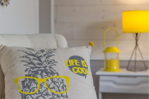 LES PIEDS DANS L'EAU Bed and Breakfast in Normandy