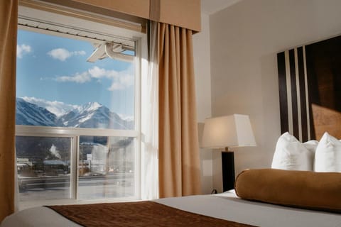 Natural landscape, Bedroom, Mountain view