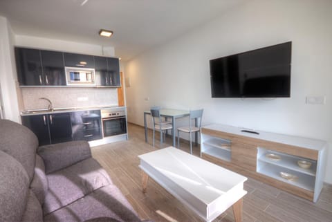 Communal lounge/ TV room, TV and multimedia, Kitchen or kitchenette, Living room