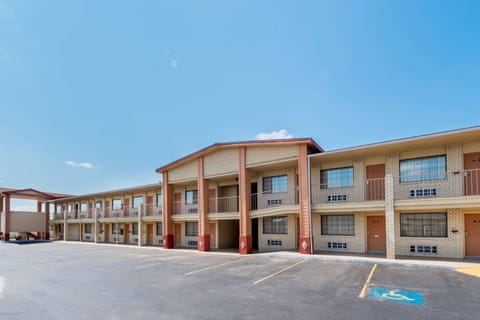 Property building, Day, On site, Time of day