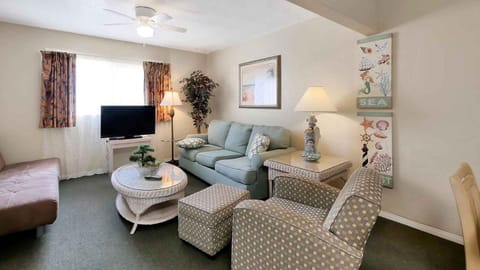 Carlton House Motel and Suites Motel in Saint Pete Beach