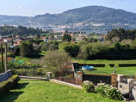 Neighbourhood, Garden view, Mountain view