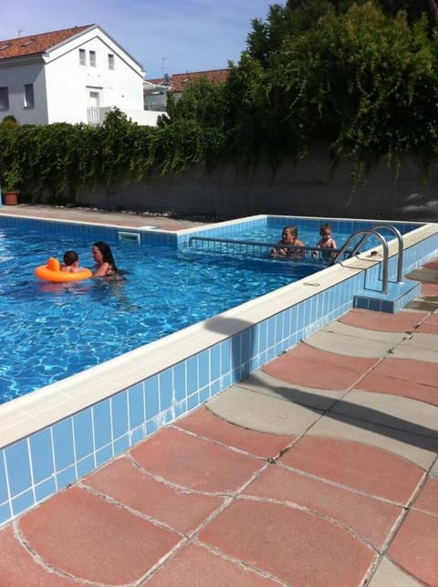 Swimming pool, Swimming pool