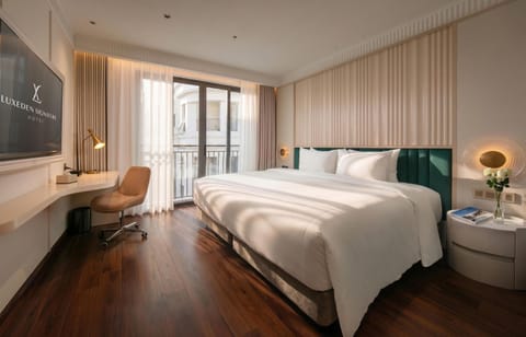 Bed, TV and multimedia, Balcony/Terrace, Photo of the whole room, Bedroom