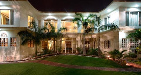 Property building, Facade/entrance, Garden