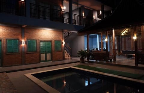 Swimming pool