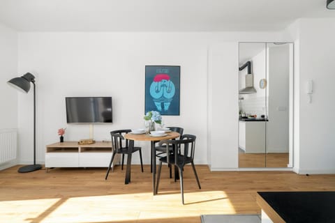 TV and multimedia, Kitchen or kitchenette, Dining area