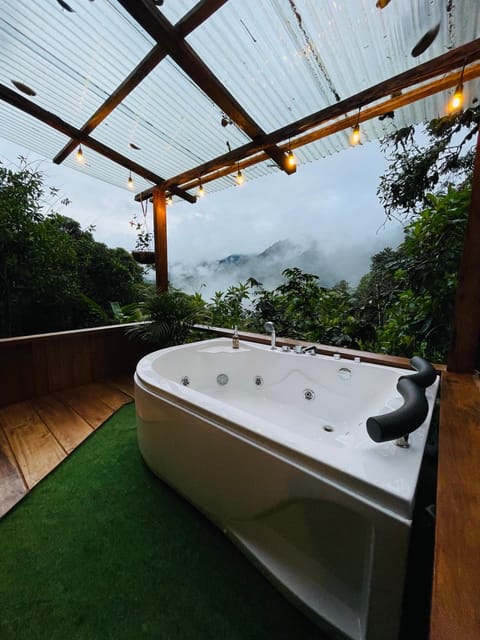 Balcony/Terrace, Mountain view, Bath