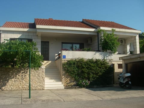 Facade/entrance, Parking