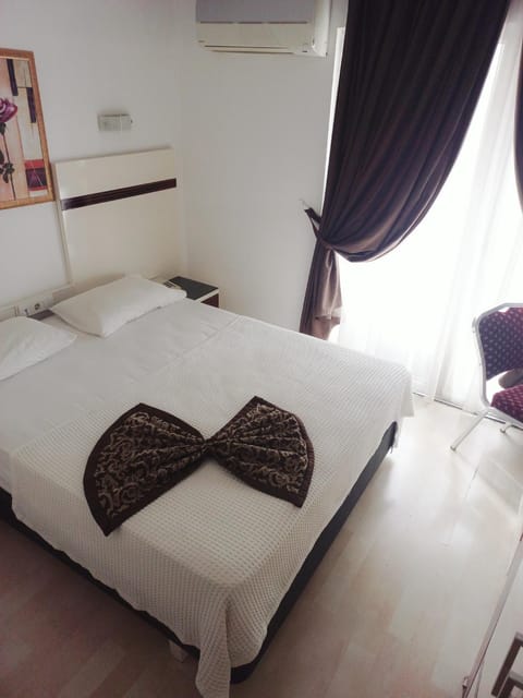 Bed, Photo of the whole room, Bedroom, towels, air conditioner